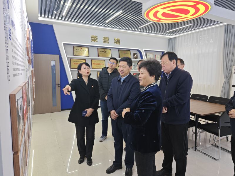 大吊艹我免费观看2025年05月09日上午 安阳市人大常委会副主任、市总工会党组书记、主席夏军一行莅临华阳电磁铁参观调研；对公司2023年全国五一劳动奖章获得者汪利娜慰问，并听取劳模工作室相关情况汇报